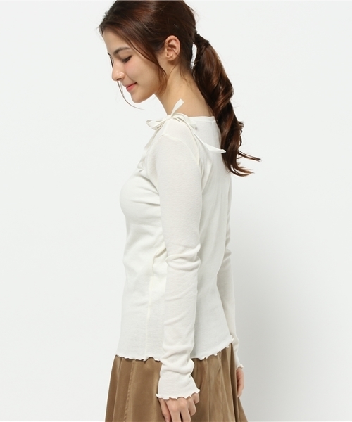 one after another NICE CLAUP(ワンアフターアナザーナイスクラップ)の「【ナイスクラップ】肩リボンテレコ長袖Tシャツ(Tシャツ/カットソー・レディース・アイボリー/ライトグレー/ラベンダー/ネイビー/ブラック・FREE)」の7枚目の写真