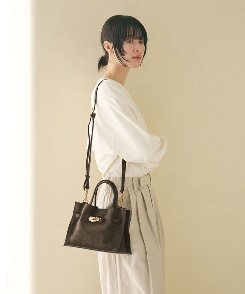 VIOLAd'ORO（ヴィオラドーロ）の「＜VIOLAd’ORO＞スエード 2WAY トートバッグ（ショルダーバッグ・レディース・モカ・FREE）」の6枚目の写真