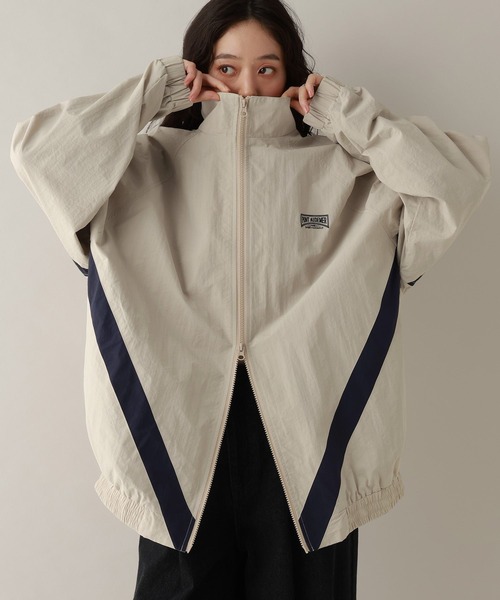 RAGEBLUE（レイジブルー）の「選べるシルエット/スタンドネックナイロンブルゾン（ブルゾン・レディース・ネイビー/オフホワイト/ライトグレー・MEDIUM/LARGE）」の5枚目の写真
