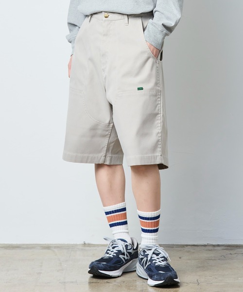 L.L.Bean(エルエルビーン)の「【JAPAN EDITION】プロスペクト・ダブル・ニー・ショーツ(その他パンツ・メンズ・グレイッシュベージュ/グレー・LARGE/MEDIUM)」の2枚目の写真