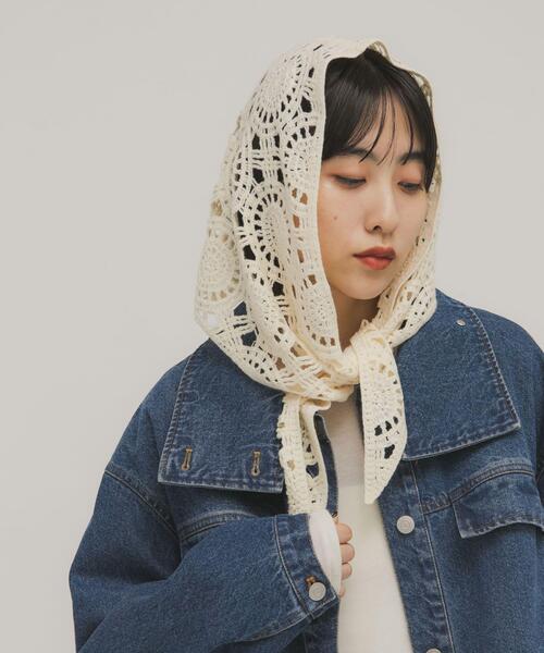 KBF(ケイビーエフ)の「トライアングルクロシェスカーフ(バンダナ/スカーフ・レディース・ダークブラウン/アイボリー・ONE)」の6枚目の写真