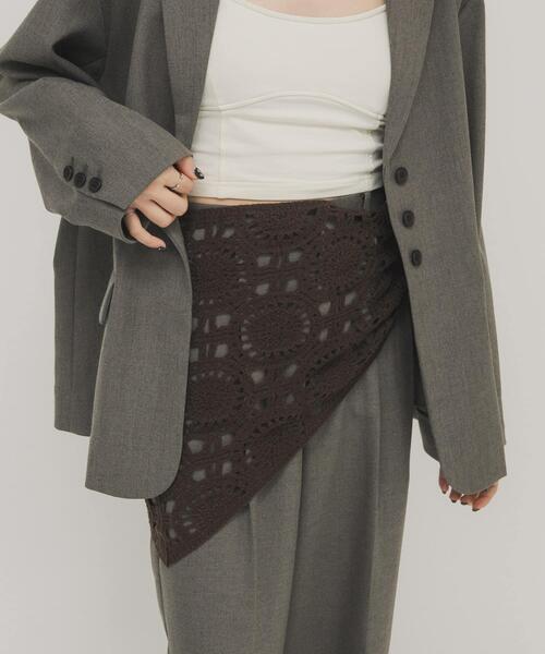 KBF(ケイビーエフ)の「トライアングルクロシェスカーフ(バンダナ/スカーフ・レディース・ダークブラウン/アイボリー・ONE)」の12枚目の写真