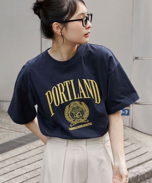 極美品✨クレージュ　ロゴ刺繍　サイドカットアウト　Tシャツ ブラック　黒 セール】カレッジロゴ刺繍 サイドスリット オーバーサイズ 半袖Tシャツ
