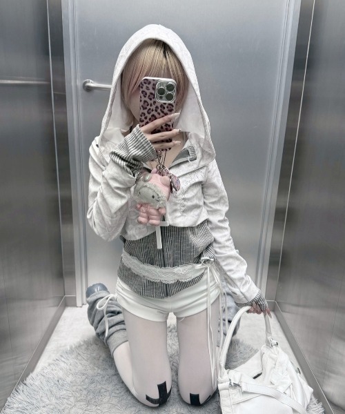 Never mind the XU / Chikashitsu+（ネバーマインド ザ エックスユー / チカシツプラス）の「【nmtc+】bi color vintage zip up hoodie / 【エヌエムティーシープラス】バイカラービンテージジップアップパーカー（カーディガン/ボレロ・レディース・ブラック/ホワイト・ONE SIZE）」の10枚目の写真