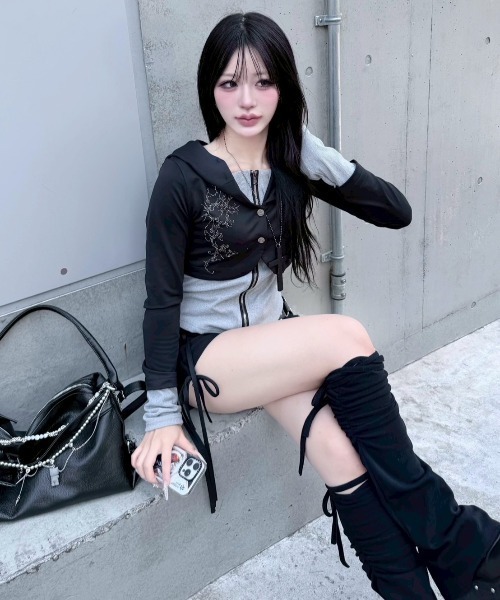 Never mind the XU / Chikashitsu+（ネバーマインド ザ エックスユー / チカシツプラス）の「【nmtc+】bi color vintage zip up hoodie / 【エヌエムティーシープラス】バイカラービンテージジップアップパーカー（カーディガン/ボレロ・レディース・ブラック/ホワイト・ONE SIZE）」の15枚目の写真