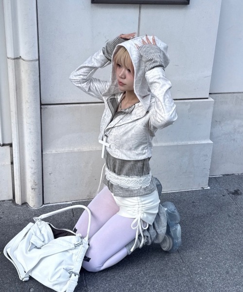 Never mind the XU / Chikashitsu+（ネバーマインド ザ エックスユー / チカシツプラス）の「【nmtc+】bi color vintage zip up hoodie / 【エヌエムティーシープラス】バイカラービンテージジップアップパーカー（カーディガン/ボレロ・レディース・ブラック/ホワイト・ONE SIZE）」の7枚目の写真