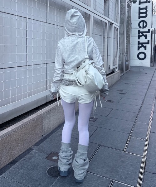 Never mind the XU / Chikashitsu+（ネバーマインド ザ エックスユー / チカシツプラス）の「【nmtc+】bi color vintage zip up hoodie / 【エヌエムティーシープラス】バイカラービンテージジップアップパーカー（カーディガン/ボレロ・レディース・ブラック/ホワイト・ONE SIZE）」の6枚目の写真