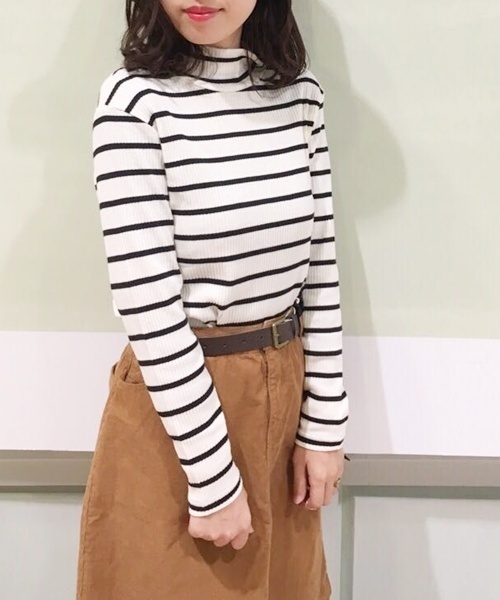 Kastane(カスタネ)の「ハイネックリブプルオーバー(ボーダー)(Tシャツ/カットソー・レディース・オフホワイト/ネイビー・FREE)」の2枚目の写真