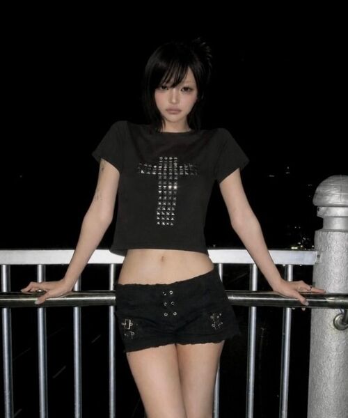 VOONT(ブント)の「Stud Cross T-shirt (BLACK)(Tシャツ/カットソー・レディース・ブラック・SMALL/MEDIUM)」の14枚目の写真
