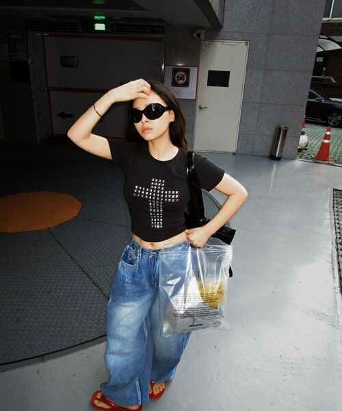 VOONT(ブント)の「Stud Cross T-shirt (BLACK)(Tシャツ/カットソー・レディース・ブラック・SMALL/MEDIUM)」の21枚目の写真