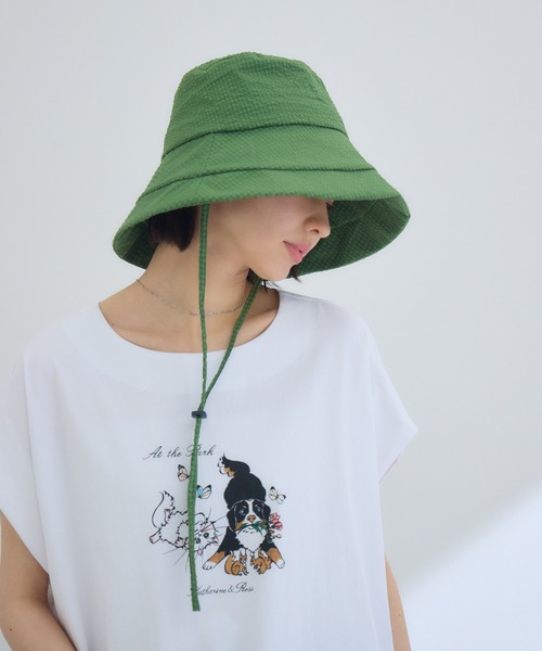KATHARINE ROSS(キャサリンロス)の「【KATHARINE ROSS】【JUNK PRODUCTIONS】【UV/COOL/撥水/ウォッシャブル】ポコポコつば広バケットハット ストラップ付(ハット・レディース・グリーン/ブラウン・MEDIUM)」の1枚目の写真