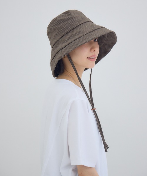 KATHARINE ROSS(キャサリンロス)の「【KATHARINE ROSS】【JUNK PRODUCTIONS】【UV/COOL/撥水/ウォッシャブル】ポコポコつば広バケットハット ストラップ付(ハット・レディース・グリーン/ブラウン・MEDIUM)」の4枚目の写真
