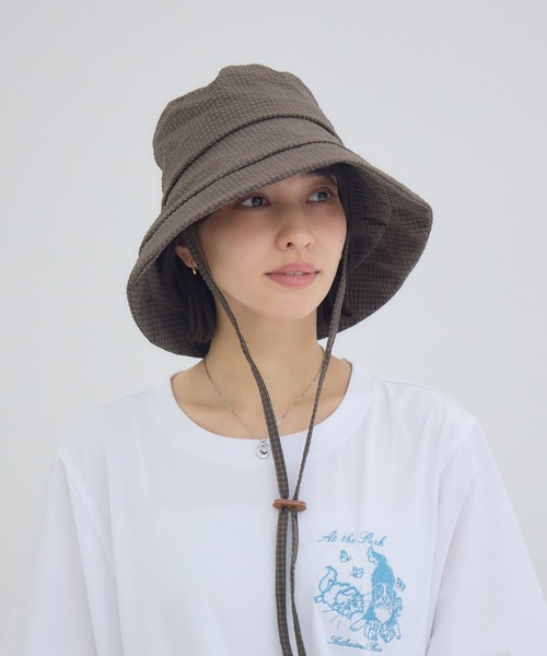 KATHARINE ROSS(キャサリンロス)の「【KATHARINE ROSS】【JUNK PRODUCTIONS】【UV/COOL/撥水/ウォッシャブル】ポコポコつば広バケットハット ストラップ付(ハット・レディース・グリーン/ブラウン・MEDIUM)」の7枚目の写真