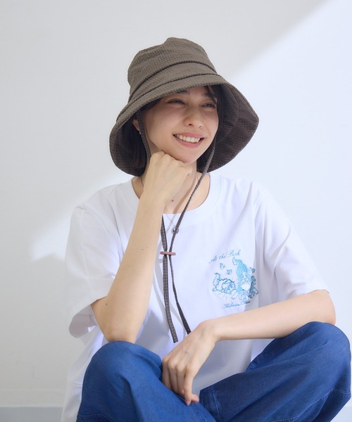 KATHARINE ROSS(キャサリンロス)の「【KATHARINE ROSS】【JUNK PRODUCTIONS】【UV/COOL/撥水/ウォッシャブル】ポコポコつば広バケットハット ストラップ付(ハット・レディース・グリーン/ブラウン・MEDIUM)」の8枚目の写真