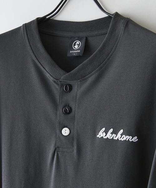 brknhome(ブロークンホーム)の「【BRKNHOME/ブロークンホーム】×【ZERO STAIN/ゼロステイン】コラボ 7分袖 ヘンリーネック Tシャツ 汗ジミ防止 UVカット 防汚効果 チェーン刺繍 ブランドロゴ オーバーサイズ ユニセックス(Tシャツ/カットソー・メンズ・スミクロ/ホワイト/オフホワイト・MEDIUM/LARGE)」の5枚目の写真