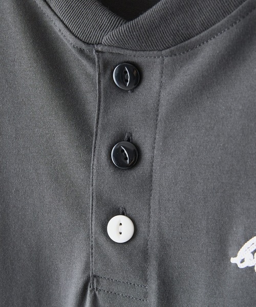 brknhome(ブロークンホーム)の「【BRKNHOME/ブロークンホーム】×【ZERO STAIN/ゼロステイン】コラボ 7分袖 ヘンリーネック Tシャツ 汗ジミ防止 UVカット 防汚効果 チェーン刺繍 ブランドロゴ オーバーサイズ ユニセックス(Tシャツ/カットソー・メンズ・スミクロ/ホワイト/オフホワイト・MEDIUM/LARGE)」の7枚目の写真