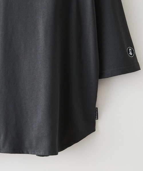 brknhome(ブロークンホーム)の「【BRKNHOME/ブロークンホーム】×【ZERO STAIN/ゼロステイン】コラボ 7分袖 ヘンリーネック Tシャツ 汗ジミ防止 UVカット 防汚効果 チェーン刺繍 ブランドロゴ オーバーサイズ ユニセックス(Tシャツ/カットソー・メンズ・スミクロ/ホワイト/オフホワイト・MEDIUM/LARGE)」の9枚目の写真