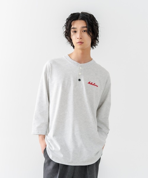 brknhome(ブロークンホーム)の「【BRKNHOME/ブロークンホーム】×【ZERO STAIN/ゼロステイン】コラボ 7分袖 ヘンリーネック Tシャツ 汗ジミ防止 UVカット 防汚効果 チェーン刺繍 ブランドロゴ オーバーサイズ ユニセックス(Tシャツ/カットソー・メンズ・スミクロ/ホワイト/オフホワイト・MEDIUM/LARGE)」の19枚目の写真