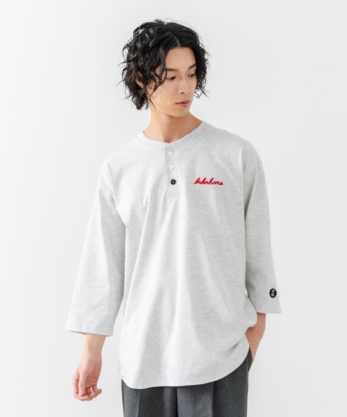 brknhome(ブロークンホーム)の「【BRKNHOME/ブロークンホーム】×【ZERO STAIN/ゼロステイン】コラボ 7分袖 ヘンリーネック Tシャツ 汗ジミ防止 UVカット 防汚効果 チェーン刺繍 ブランドロゴ オーバーサイズ ユニセックス(Tシャツ/カットソー・メンズ・スミクロ/ホワイト/オフホワイト・MEDIUM/LARGE)」の22枚目の写真