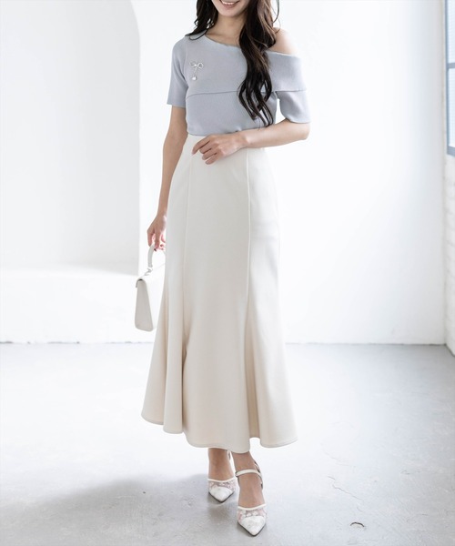 CLEAR BASIC（クリアベーシック）の「リボンブローチ付きワンショルニットトップス［骨格ウェーブ/華奢見え/ワンショルダー/フェミニン］（ニット/セーター・レディース・グレー系その他/ピンク・F）」の6枚目の写真