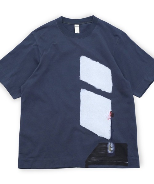 SHINYAKOZUKA(シンヤコヅカ)の「【SHINYAKOZUKA】 bloom by the window(Tシャツ/カットソー・メンズ・チャコールグレー・SMALL/MEDIUM)」の3枚目の写真