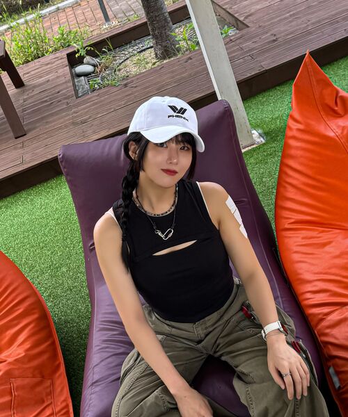 MUSINSA STANDARD WOMAN（ムシンサスタンダードウーマン）の「ウィメンズフロントカットアウトタンクトップ[ブラック]（Tシャツ/カットソー・レディース・その他・SMALL/MEDIUM/LARGE/X-SMALL）」の7枚目の写真