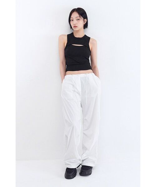 MUSINSA STANDARD WOMAN（ムシンサスタンダードウーマン）の「ウィメンズフロントカットアウトタンクトップ[ブラック]（Tシャツ/カットソー・レディース・その他・SMALL/MEDIUM/LARGE/X-SMALL）」の8枚目の写真