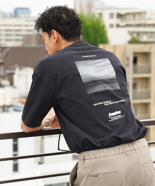 BAYFLOW(ベイフロー)の「【接触冷感】フォトプリントTシャツ(Tシャツ/カットソー・メンズ・ホワイト/ブラック・MEDIUM/LARGE)」の2枚目の写真