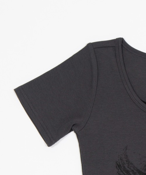 dispark(ディスパーク)の「DISPARK/チョーカー付きレイヤードグラフィックトップス(Tシャツ/カットソー・レディース・チャコール/ホワイト・FREE)」の10枚目の写真