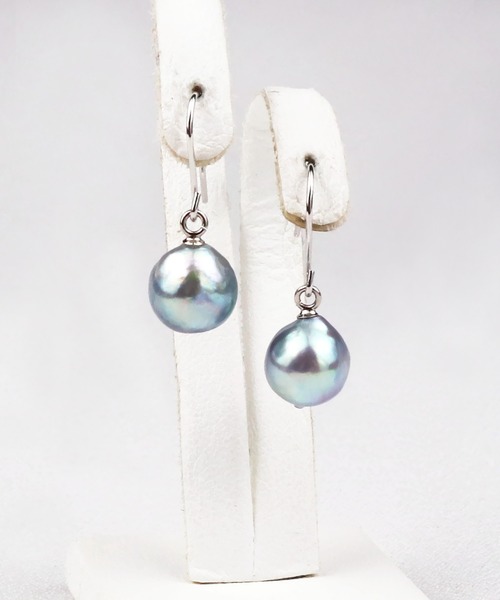 Seashore Uwajima Akoya Pearls(シーショアウワジマアコヤシンジュ)の「あこや真珠 ピアス ぶら下がり ブルー グレー 無調色(ピアス(両耳用)・レディース・シルバー×ブルー・ONESIZE)」の2枚目の写真