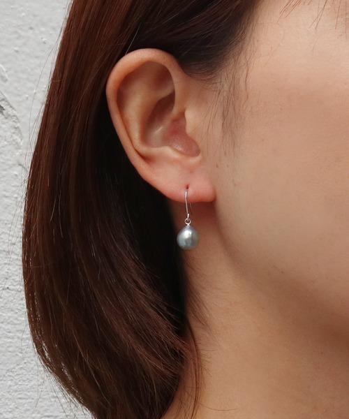 Seashore Uwajima Akoya Pearls(シーショアウワジマアコヤシンジュ)の「あこや真珠 ピアス ぶら下がり ブルー グレー 無調色(ピアス(両耳用)・レディース・シルバー×ブルー・ONESIZE)」の3枚目の写真