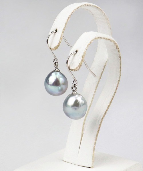 Seashore Uwajima Akoya Pearls(シーショアウワジマアコヤシンジュ)の「あこや真珠 ピアス ぶら下がり ブルー グレー 無調色(ピアス(両耳用)・レディース・シルバー×ブルー・ONESIZE)」の6枚目の写真
