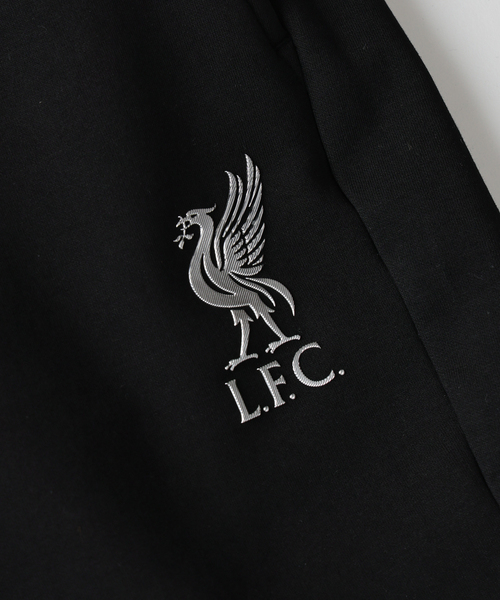 417 EDIFICE(フォーワンセブンエディフィス)の「【Liverpool FC / リバプール FC】メタリックロゴトラックショーツ(スウェットパンツ・メンズ・ブラック/チャコールグレー・X-LARGE/LARGE/MEDIUM)」の3枚目の写真