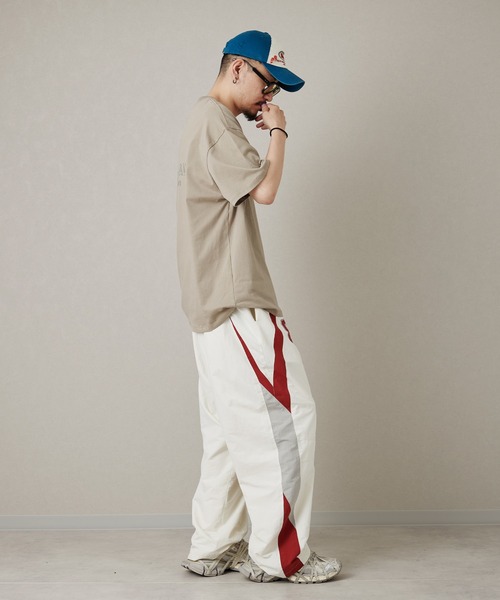 MONO KOTO DEPT.(モノコトデプト)の「SSY-ESSENTIALS 裏ロゴ半袖Tシャツ(Tシャツ/カットソー・メンズ・グレイッシュベージュ・S/L/M)」の16枚目の写真