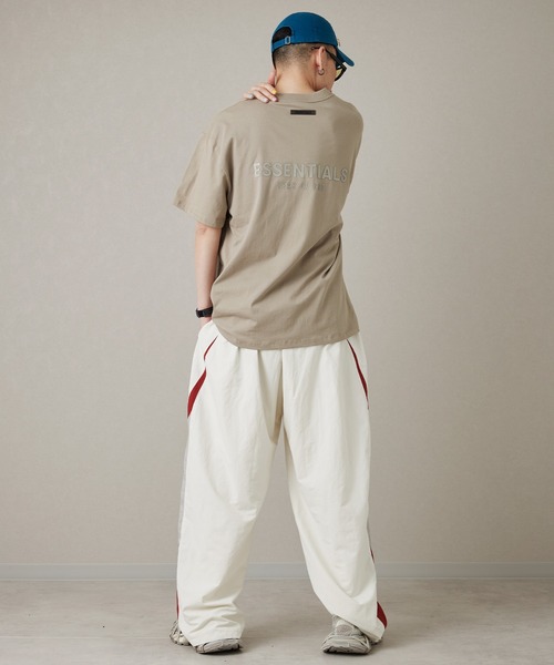 MONO KOTO DEPT.(モノコトデプト)の「SSY-ESSENTIALS 裏ロゴ半袖Tシャツ(Tシャツ/カットソー・メンズ・グレイッシュベージュ・S/L/M)」の17枚目の写真