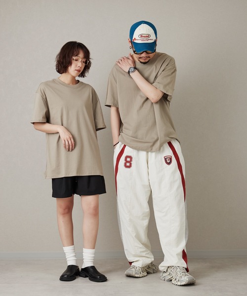 MONO KOTO DEPT.(モノコトデプト)の「SSY-ESSENTIALS 裏ロゴ半袖Tシャツ(Tシャツ/カットソー・メンズ・グレイッシュベージュ・S/L/M)」の2枚目の写真
