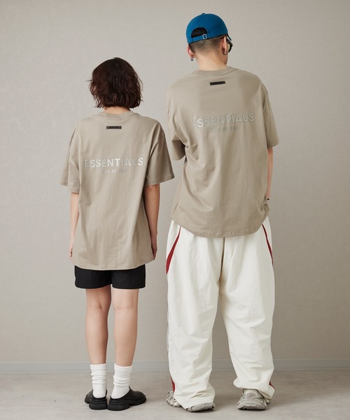 MONO KOTO DEPT.(モノコトデプト)の「SSY-ESSENTIALS 裏ロゴ半袖Tシャツ(Tシャツ/カットソー・メンズ・グレイッシュベージュ・S/L/M)」の3枚目の写真