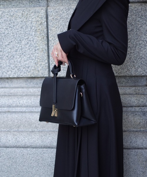 NiiNa(ニーナ)の「【NiiNa】【高品質牛革】本革アンティークレザーバッグ(ショルダーバッグ・レディース・ホワイト・FREE)」の4枚目の写真
