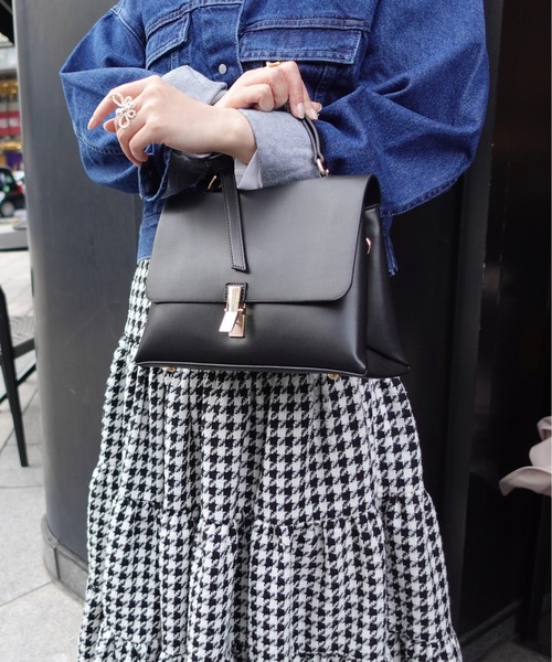 NiiNa(ニーナ)の「【NiiNa】【高品質牛革】本革アンティークレザーバッグ(ショルダーバッグ・レディース・ホワイト・FREE)」の8枚目の写真