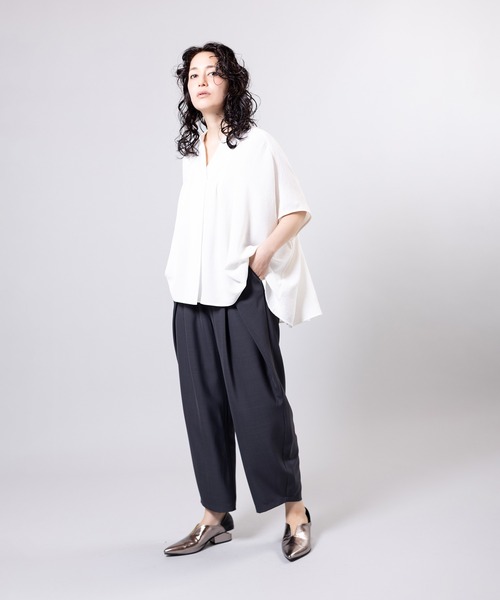 OSMOSIS（オズモーシス）の「バックギャザーワイドブラウス（シャツ/ブラウス・レディース・ブラック/グリーン/ホワイト・ONE SIZE）」の4枚目の写真