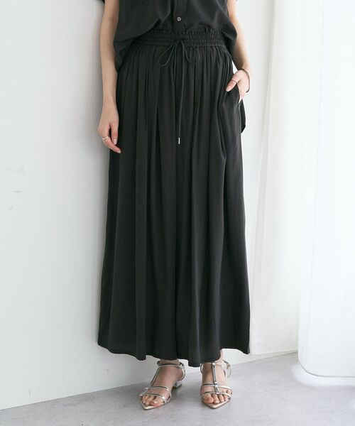 YECCA VECCA(イェッカヴェッカ)の「【接触冷感】シルキータックワイドパンツ【セットアップ対応】(その他パンツ・レディース・ブルー/グレイッシュベージュ/チャコールグレー・FREE)」の1枚目の写真