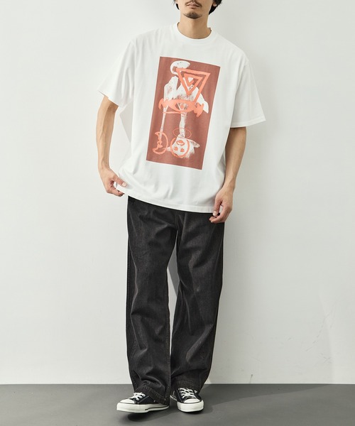 LOOSE JOINTS(ルーズジョインツ)の「【LOOSE JOINTS/ルーズジョインツ】MISHA HOLLENBACH - THERES NO EVIDENCE THAT THEY WERE ATTA(Tシャツ/カットソー・メンズ・ホワイト・XL/L)」の2枚目の写真