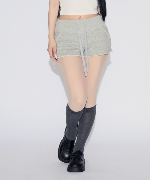 tinkerend(ティンカーエンド)の「Cut-off Sweat Mini Shorts / カットオフスウェットミニショーツ(スウェットパンツ・レディース・カモフラージュ/グレー・1/2)」の8枚目の写真