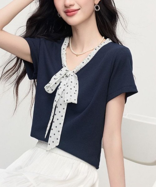AMAJI(アマジ)の「ドット柄 フロントリボン Vネック 半袖Tシャツ(Tシャツ/カットソー・レディース・ネイビー・MEDIUM/LARGE/X-LARGE)」の4枚目の写真