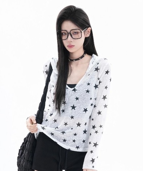 AsheKsha(アシクシャ)の「スター総柄フード付き薄手長袖トップス(Tシャツ/カットソー・レディース・ホワイト・M)」の1枚目の写真