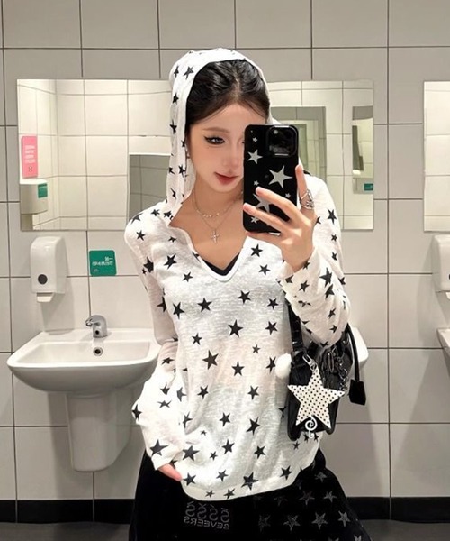 AsheKsha(アシクシャ)の「スター総柄フード付き薄手長袖トップス(Tシャツ/カットソー・レディース・ホワイト・M)」の6枚目の写真