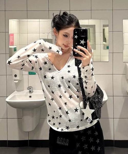 AsheKsha(アシクシャ)の「スター総柄フード付き薄手長袖トップス(Tシャツ/カットソー・レディース・ホワイト・M)」の7枚目の写真