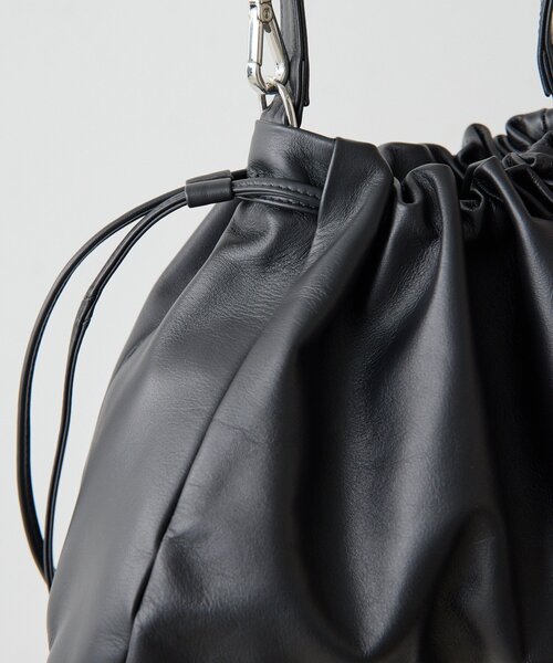ear PAPILLONNER（イアパピヨネ）の「レザー巾着ショルダーバッグSサイズ《本革/2way》（ショルダーバッグ・レディース・ブラウン/ブラック・FREE）」の4枚目の写真