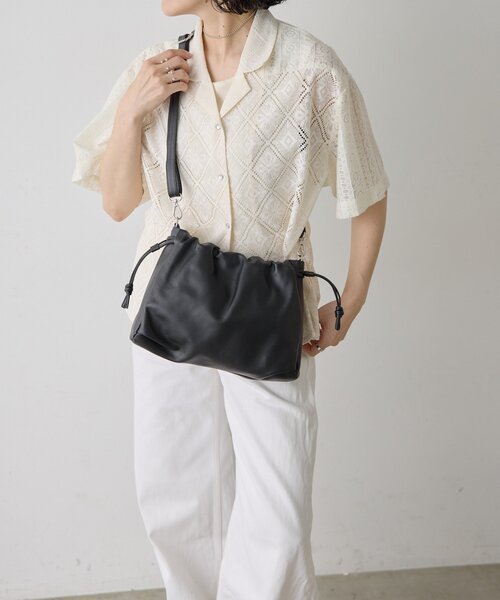 ear PAPILLONNER（イアパピヨネ）の「レザー巾着ショルダーバッグSサイズ《本革/2way》（ショルダーバッグ・レディース・ブラウン/ブラック・FREE）」の16枚目の写真