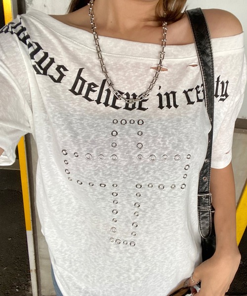 non-hedge(ノンヘッジ)の「クロスハトメクロスモチーフオフショルダーTシャツ(Tシャツ/カットソー・レディース・オフホワイト/ブラック/カーキ・FREE)」の2枚目の写真